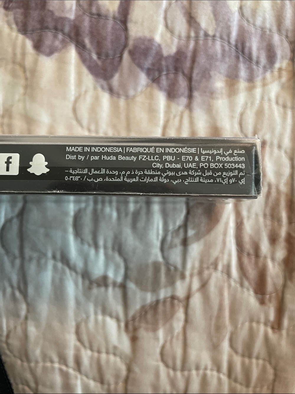 HUDA BEAUTY Black Scarlett #8 LASHES - Picture 5 of 5